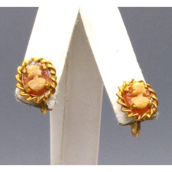 Vintage Cameo Screw Back Earrings, Romantic Love Gift, Classic Style - Picture 1 of 4